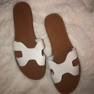 Universal thread sandal